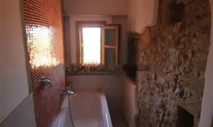 Rexer-Santa-Luce-Vendesi-appartamento-via-del-Castello-Centro-Santa-Luce-Bagno
