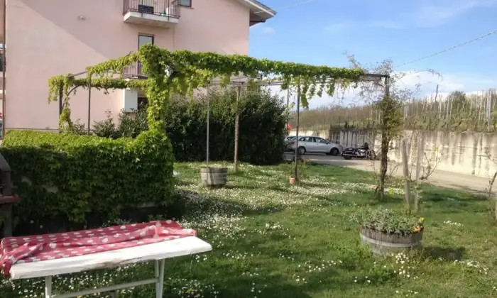 Rexer-La-Morra-Vendesi-attico-in-via-Borgata-Simane-La-Morra-Giardino