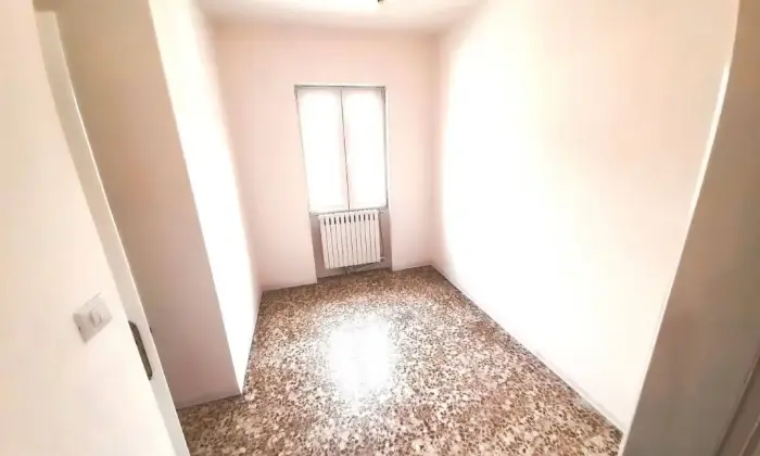 Rexer-Omegna-Vendesi-appartamento-via-Antonio-Pacinotti-Omegna-Stanza