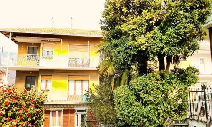 Rexer-Omegna-Vendesi-appartamento-via-Antonio-Pacinotti-Omegna-Facciata