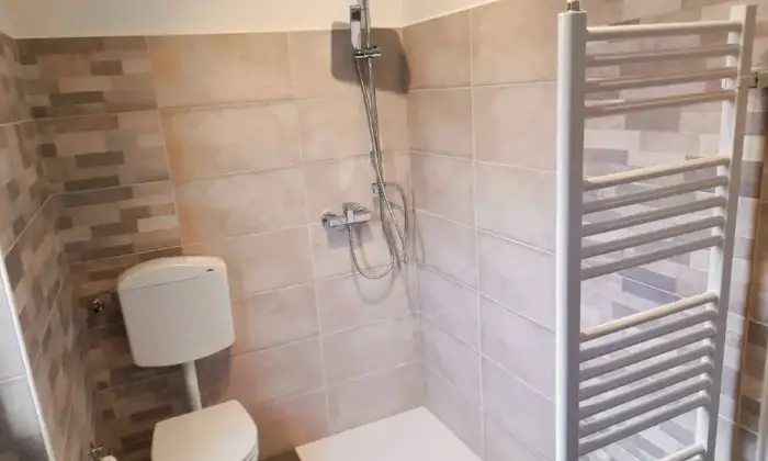 Rexer-Omegna-Vendesi-appartamento-via-Antonio-Pacinotti-Omegna-Bagno