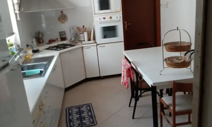 Rexer-Castelnovetto-PV-Grande-casa-indipendente-con-giardino-e-garage-Cucina