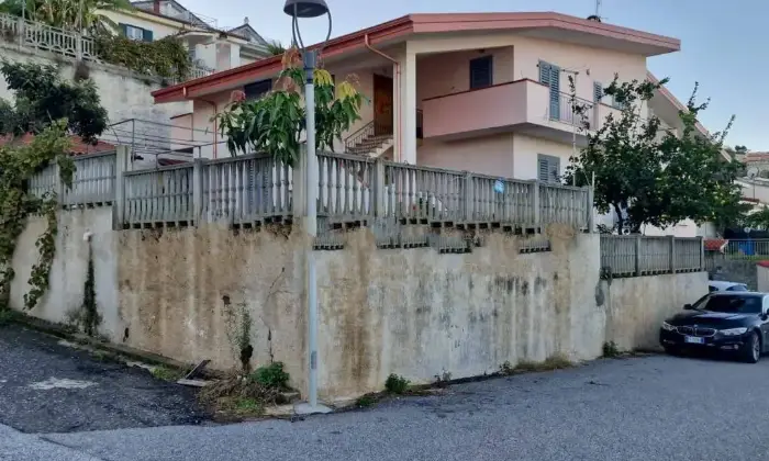 Rexer-Pizzo-Vendesi-appartamento-in-via-Riviera-Prangi-Centro-Pizzo-Terrazzo