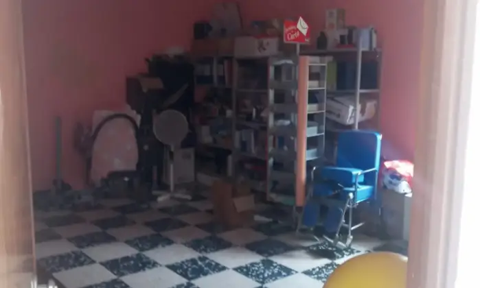 Rexer-Castrovillari-Vendesi-palazzina-di-piani-garage-giardinoterrazza-Stanza