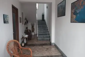 Rexer-Castrovillari-Vendesi-palazzina-di-piani-garage-giardinoterrazza-Scale