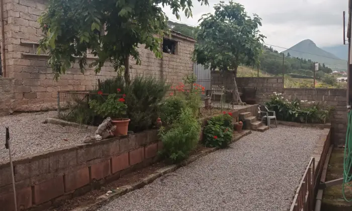 Rexer-Castrovillari-Vendesi-palazzina-di-piani-garage-giardinoterrazza-Giardino