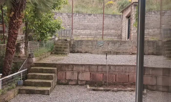 Rexer-Castrovillari-Vendesi-palazzina-di-piani-garage-giardinoterrazza-Giardino