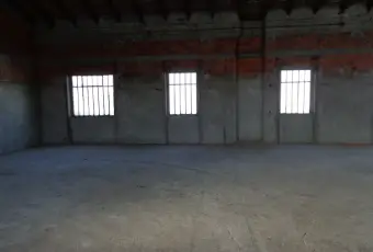 Rexer-Trecate-Vendesi-magazzino-in-zona-residenziale-Altro