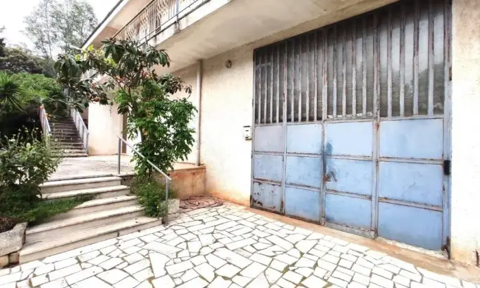 Rexer-Monopoli-Vendesi-villa-plurifamiliare-Contrada-Tavarello-Monopoli-Garage