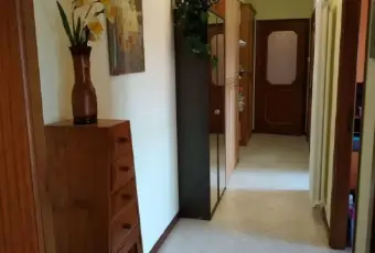 Rexer-Fabro-Vendesi-ampio-appartamento-semiammobiliato-ristrutturato-Corridoio