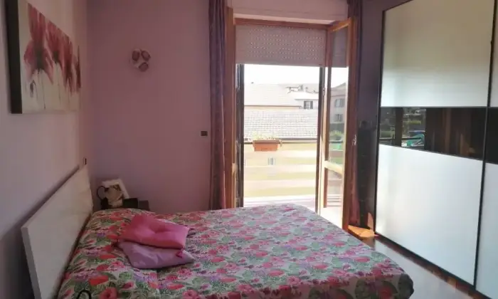Rexer-Fabro-Vendesi-ampio-appartamento-semiammobiliato-ristrutturato-CameraDaLetto