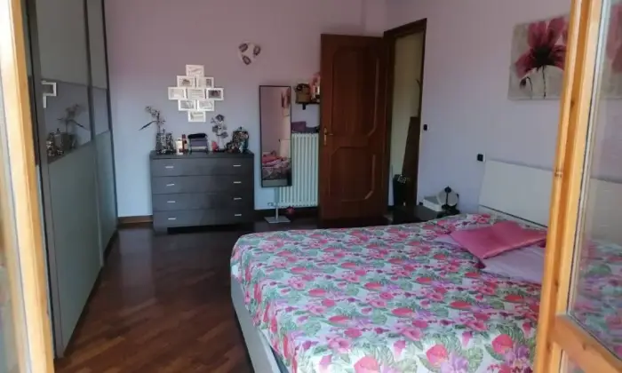 Rexer-Fabro-Vendesi-ampio-appartamento-semiammobiliato-ristrutturato-CameraDaLetto