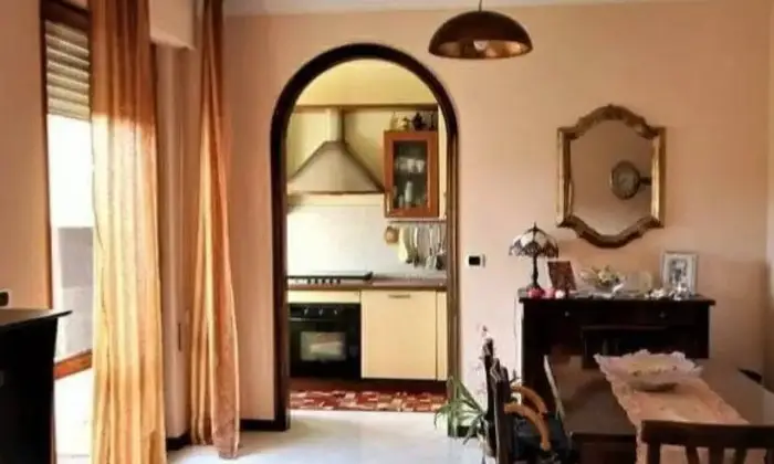 Rexer-Fabro-Vendesi-ampio-appartamento-semiammobiliato-ristrutturato-Cucina