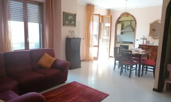 Rexer-Fabro-Vendesi-ampio-appartamento-semiammobiliato-ristrutturato-Salone