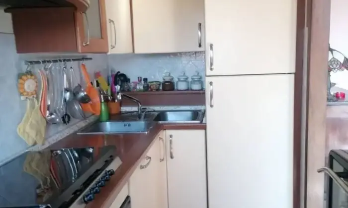 Rexer-Fabro-Vendesi-ampio-appartamento-semiammobiliato-ristrutturato-Cucina