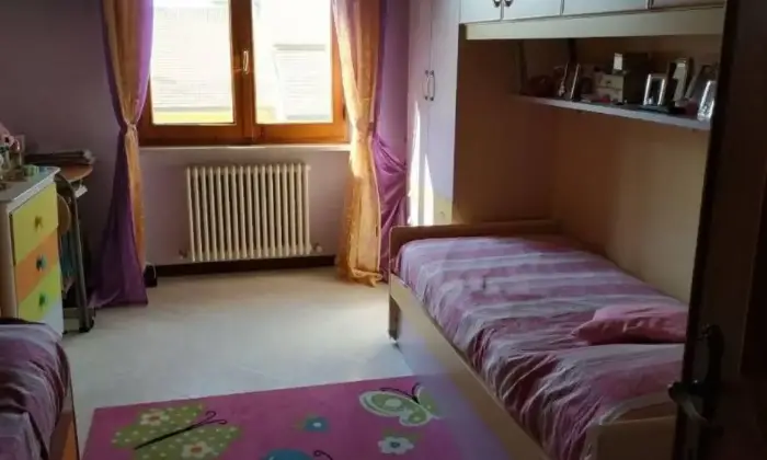 Rexer-Fabro-Vendesi-ampio-appartamento-semiammobiliato-ristrutturato-CameraDaLetto