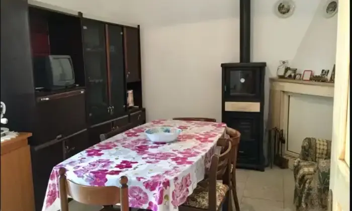 Rexer-Sedilo-Casa-in-vendita-in-via-Santa-Croce-a-Sedilo-Oristano-Cucina