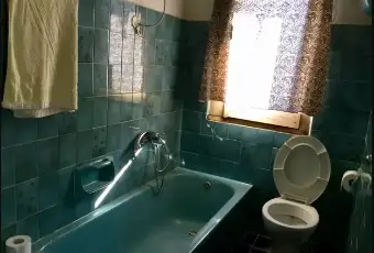 Rexer-Sedilo-Casa-in-vendita-in-via-Santa-Croce-a-Sedilo-Oristano-Bagno