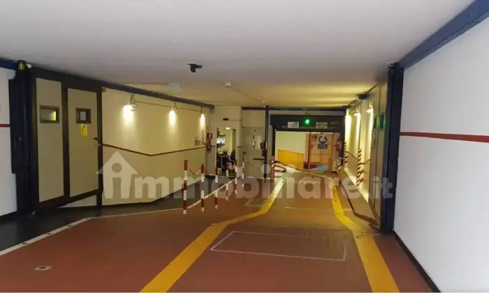 Rexer-Como-Box-Piazza-Volta-con-custode-Altro