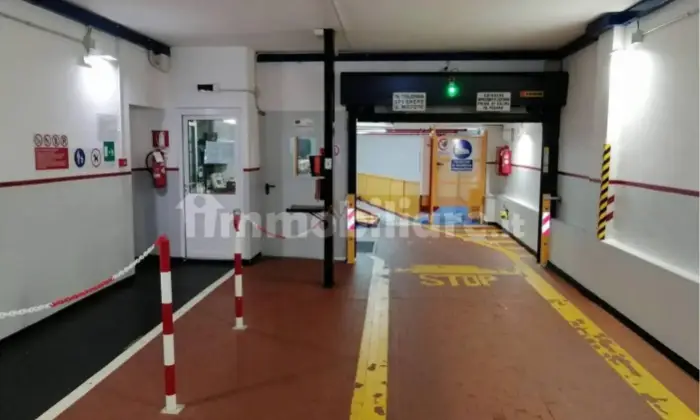Rexer-Como-Box-Piazza-Volta-con-custode-Altro