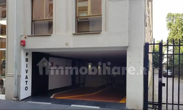 Rexer-Como-Box-Piazza-Volta-con-custode-Altro