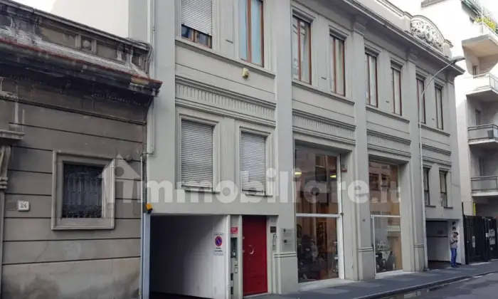 Rexer-Como-Box-Piazza-Volta-con-custode-Altro