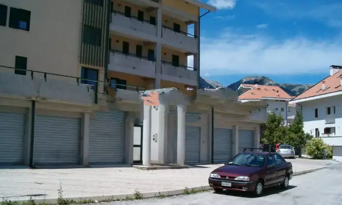 Rexer-Ovindoli-Vendesi-appartamento-in-via-Osvaldo-Moretti-Centro-Ovindoli-Garage