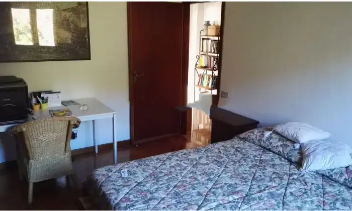 Rexer-Reggello-Vendesi-appartamento-in-via-della-Resistenza-a-Reggello-CameraDaLetto