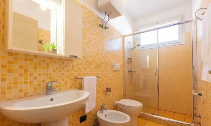 Rexer-Nard-Trilocale-in-vendita-in-via-Antonello-da-Messina-a-Nard-Bagno