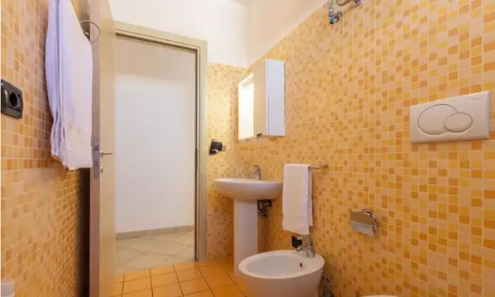 Rexer-Nard-Trilocale-in-vendita-in-via-Antonello-da-Messina-a-Nard-Bagno