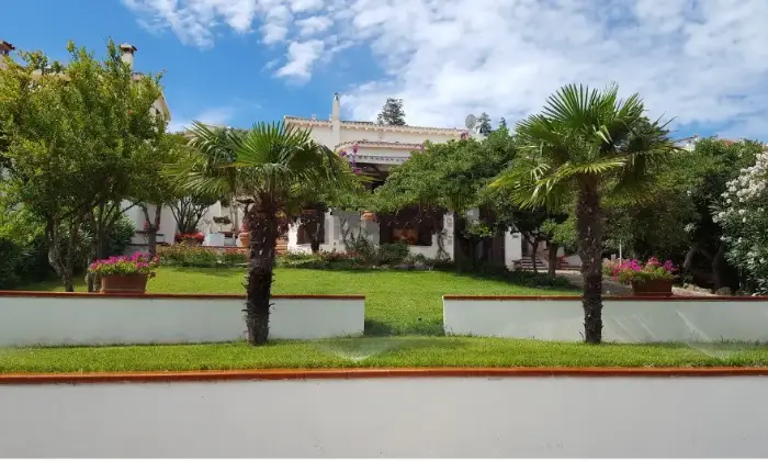 Rexer-Siniscola-Vendesi-villa-in-Ss-a-Siniscola-Giardino