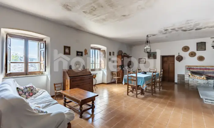 Rexer-Pietralunga-ANTICA-DIMORA-IN-EX-TORRE-DI-GUARDIA-DEL-CON-GIARDINO-STACCATO-SALONE