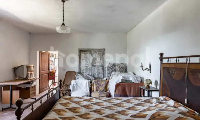 Rexer-Pietralunga-ANTICA-DIMORA-IN-EX-TORRE-DI-GUARDIA-DEL-CON-GIARDINO-STACCATO-CAMERA-DA-LETTO