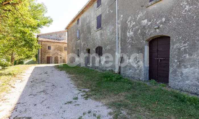 Rexer-Pietralunga-ANTICA-DIMORA-IN-EX-TORRE-DI-GUARDIA-DEL-CON-GIARDINO-STACCATO-ESTERNO