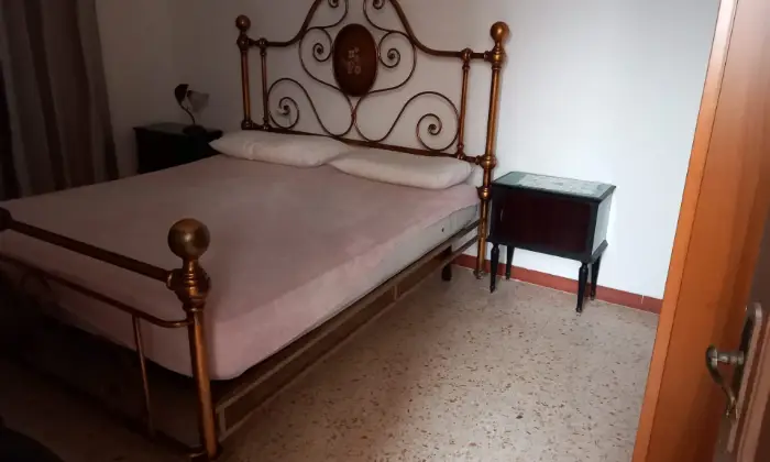 Rexer-Orosei-Vendesi-casa-indipendente-in-via-Giosu-CarducciOrosei-CameraDaLetto