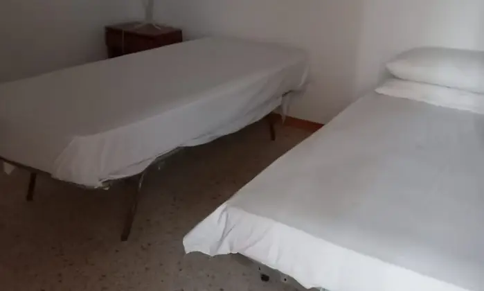 Rexer-Orosei-Vendesi-casa-indipendente-in-via-Giosu-CarducciOrosei-CameraDaLetto