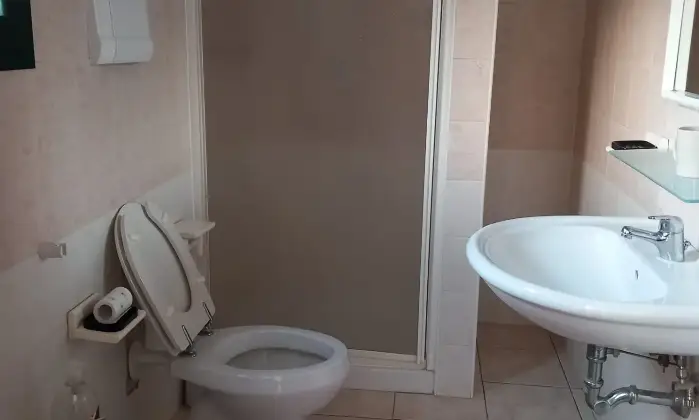 Rexer-Orosei-Vendesi-casa-indipendente-in-via-Giosu-CarducciOrosei-Bagno