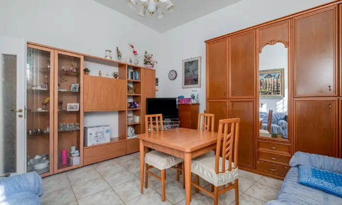 Rexer-Roma-Luminoso-e-comodo-appartamento-in-zona-tranquilla-NUDA-PROPRIETA-SALONE