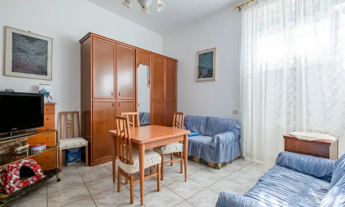 Rexer-Roma-Luminoso-e-comodo-appartamento-in-zona-tranquilla-NUDA-PROPRIETA-SALONE