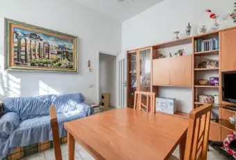 Rexer-Roma-Luminoso-e-comodo-appartamento-in-zona-tranquilla-NUDA-PROPRIETA-SALONE