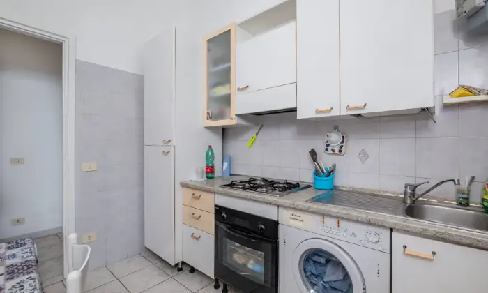 Rexer-Roma-Luminoso-e-comodo-appartamento-in-zona-tranquilla-NUDA-PROPRIETA-CUCINA