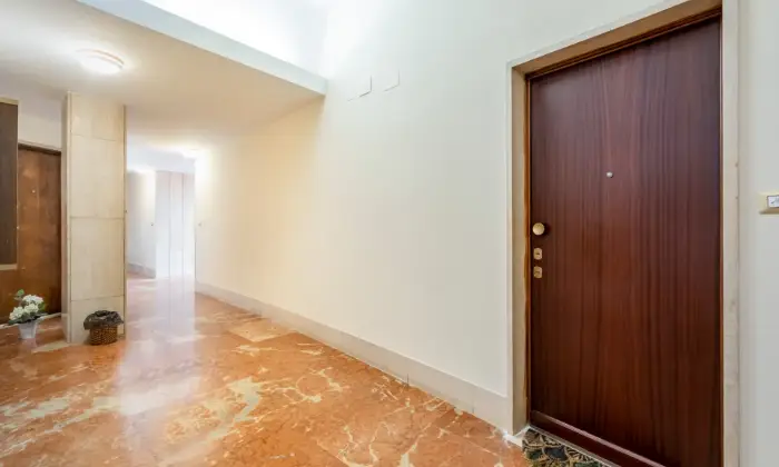 Rexer-Roma-Luminoso-e-comodo-appartamento-in-zona-tranquilla-NUDA-PROPRIETA-ENTRATA