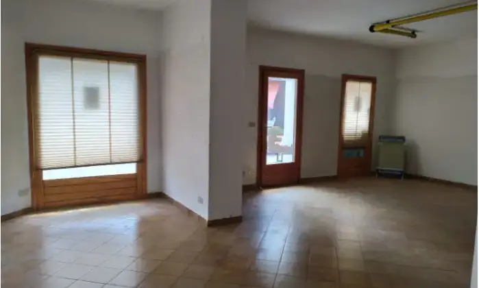 Rexer-Montereale-Valcellina-Casa-di-paese-in-piazza-Giulio-Cesare-a-Montereale-Valcellina-Altro