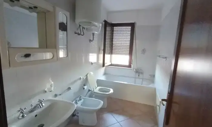 Rexer-Ploaghe-Casa-di-paese-in-vendita-in-via-Amsicora-a-Ploaghe-Bagno