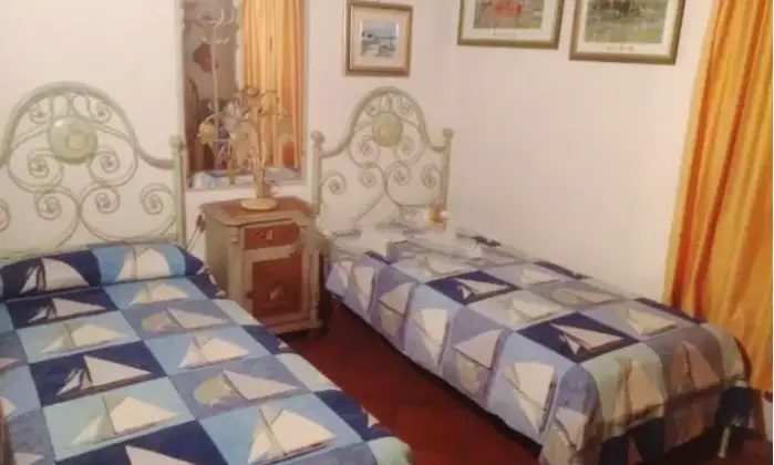 Rexer-Olbia-Vendesi-appartamento-in-via-RudargiaPorto-Rotondo-Olbia-CameraDaLetto