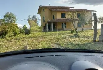 Rexer-Busso-Busso-villa-di-recente-costruzione-con-terreno-Campobasso-Giardino