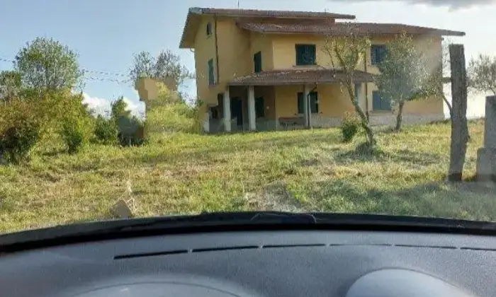 Rexer-Busso-Busso-villa-di-recente-costruzione-con-terreno-Campobasso-Giardino