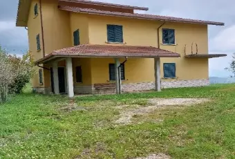 Rexer-Busso-Busso-villa-di-recente-costruzione-con-terreno-Campobasso-Giardino