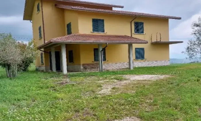 Rexer-Busso-Busso-villa-di-recente-costruzione-con-terreno-Campobasso-Giardino
