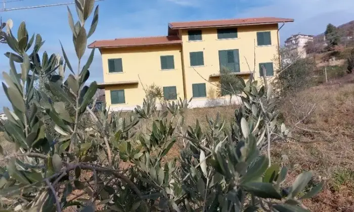 Rexer-Busso-Busso-villa-di-recente-costruzione-con-terreno-Campobasso-Terrazzo